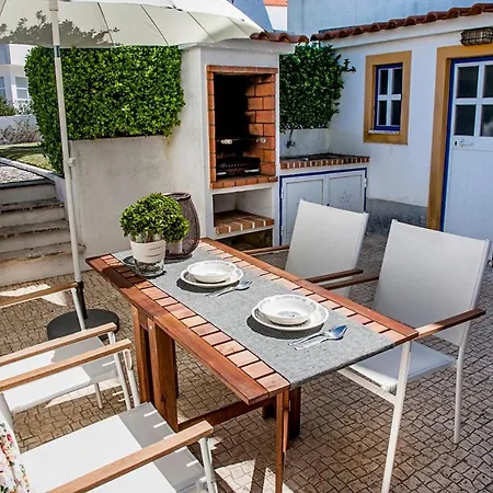 Lovely House With Shared Swimming Pool And Garden Σπίτι διακοπών *