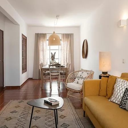 Lovely House With Shared Swimming Pool And Garden Ericeira