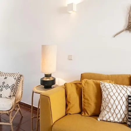 Lovely House With Shared Swimming Pool And Garden Σπίτι διακοπών *