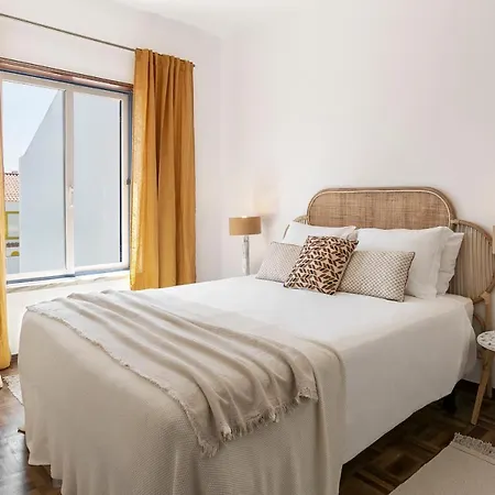 Lovely House With Shared Swimming Pool And Garden * Ericeira